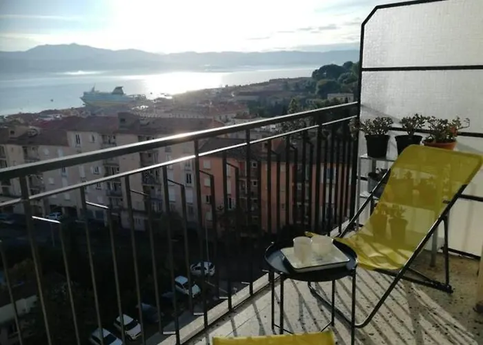 Appartement Centre Avec Vue Magnifique Sur Le Golfe D'ajaccio; Parking Privé. *