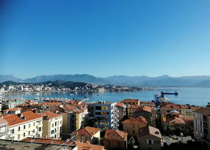 Appartement Centre Avec Vue Magnifique Sur Le Golfe D'ajaccio; Parking Privé. *