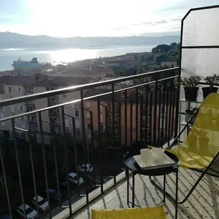 Appartement Centre Avec Vue Magnifique Sur Le Golfe D'ajaccio; Parking Prive. *