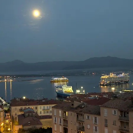 Centre Avec Vue Magnifique Sur Le Golfe D'ajaccio; Parking Prive.